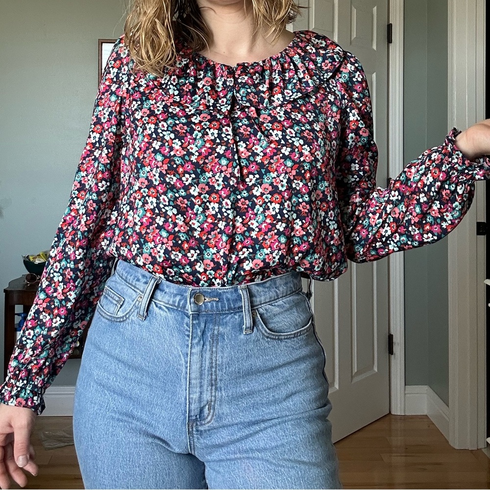 Floral Long-Sleeve Navy Blouse with Ruffle Collar